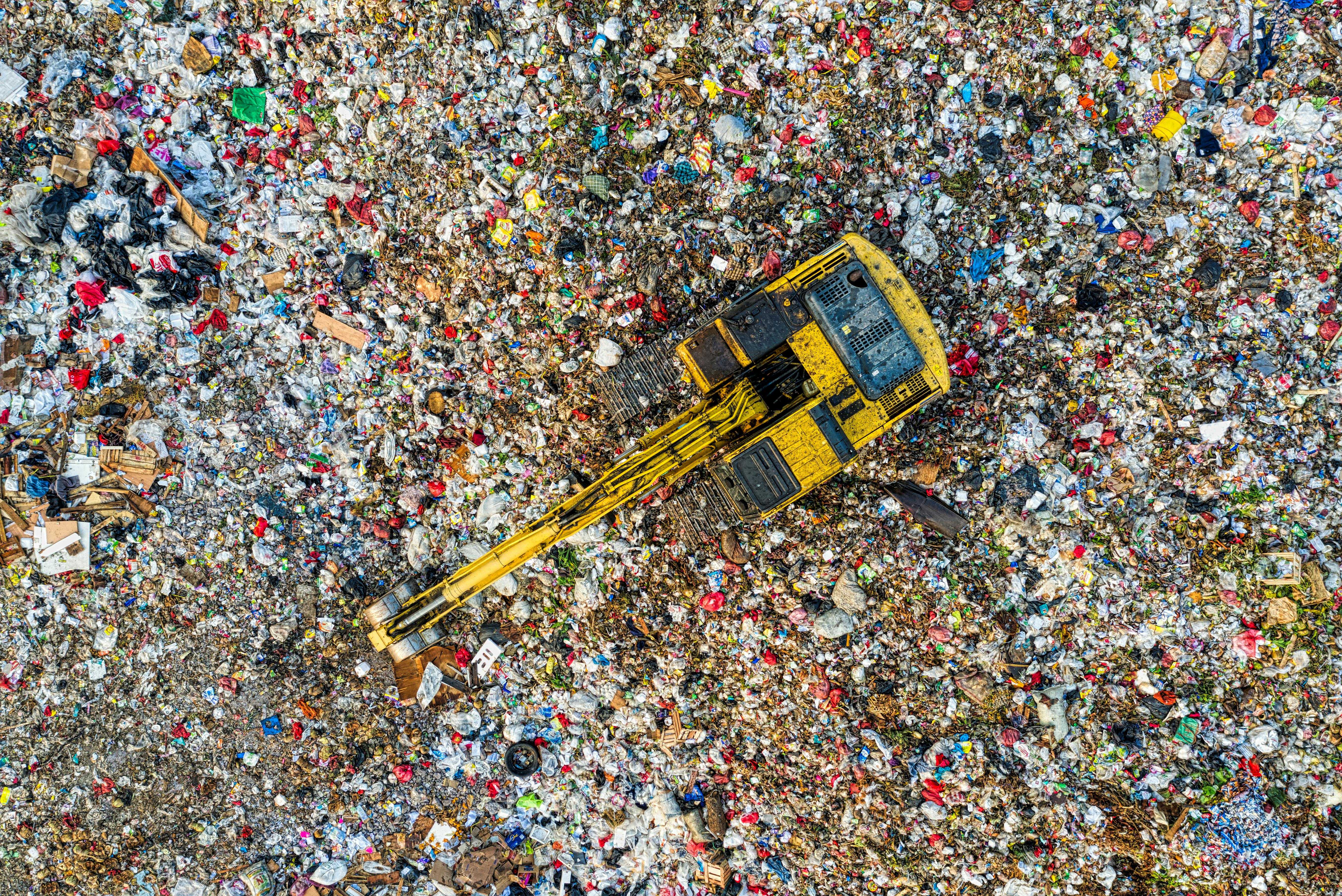 Panggung Sampah Indonesia: Ketidakmampuan Pemerintah vs Sinergi Masyarakat dalam Melawan Tumpukan Sampah